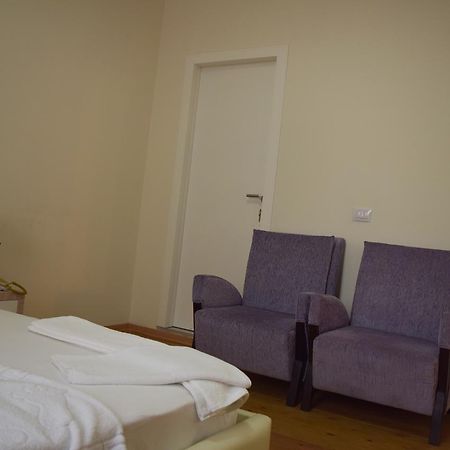 Living Hotel Tiranë Eksteriør bilde