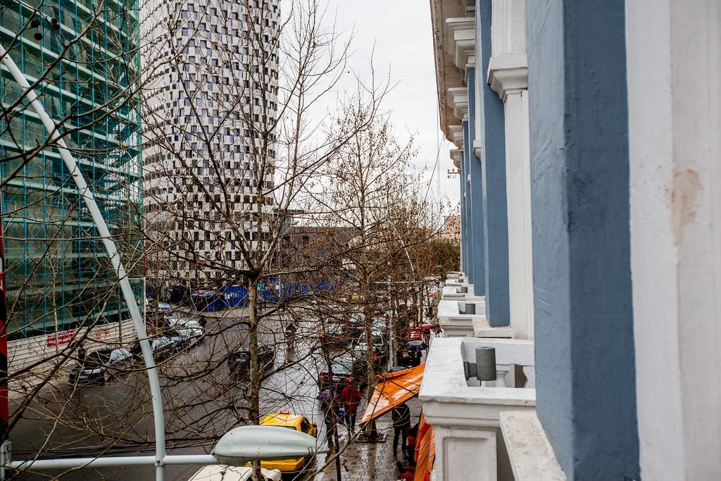 Living Hotel Tiranë Rom bilde