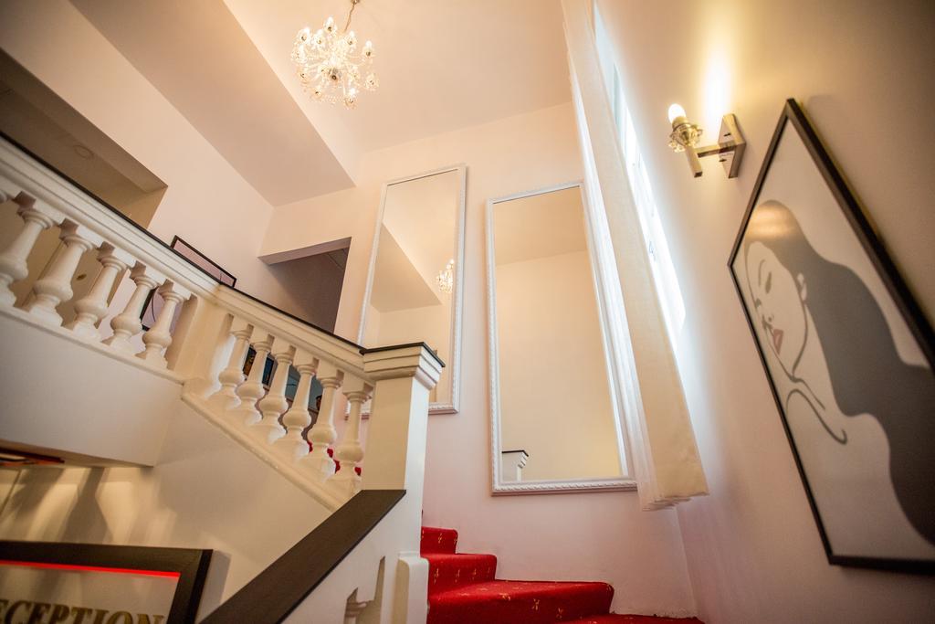 Living Hotel Tiranë Eksteriør bilde