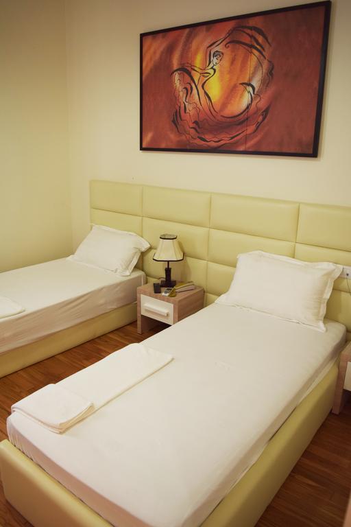 Living Hotel Tiranë Eksteriør bilde