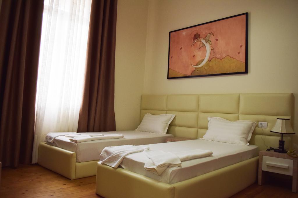 Living Hotel Tiranë Eksteriør bilde
