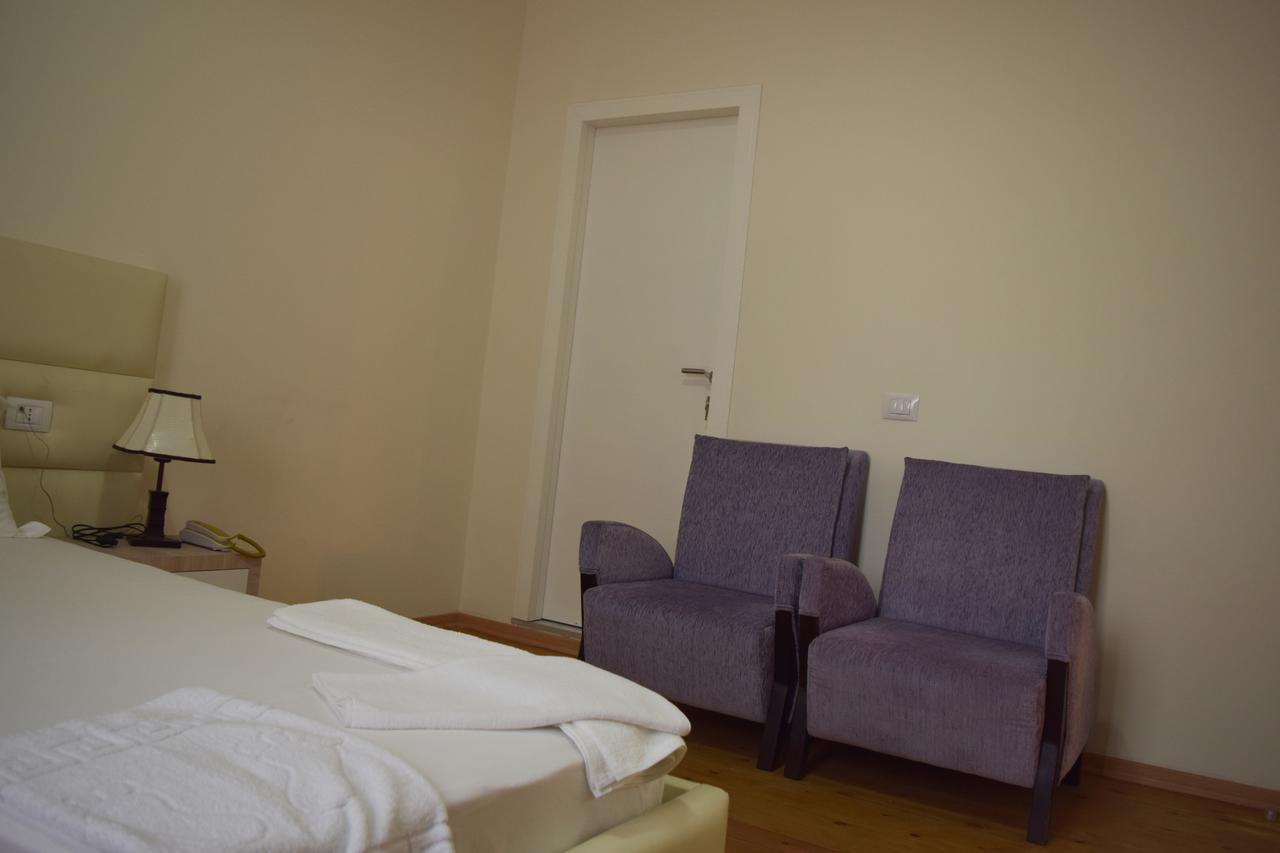 Living Hotel Tiranë Eksteriør bilde