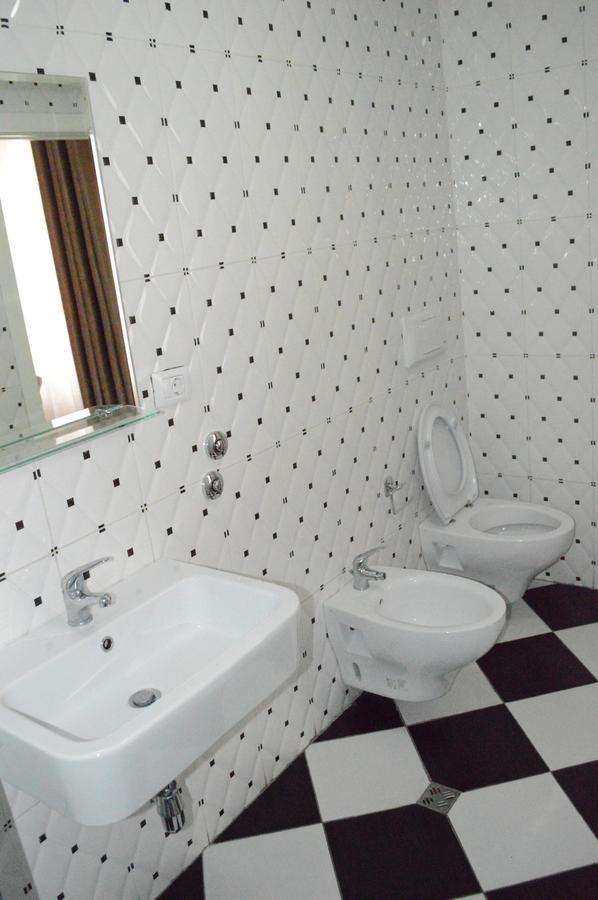 Living Hotel Tiranë Eksteriør bilde