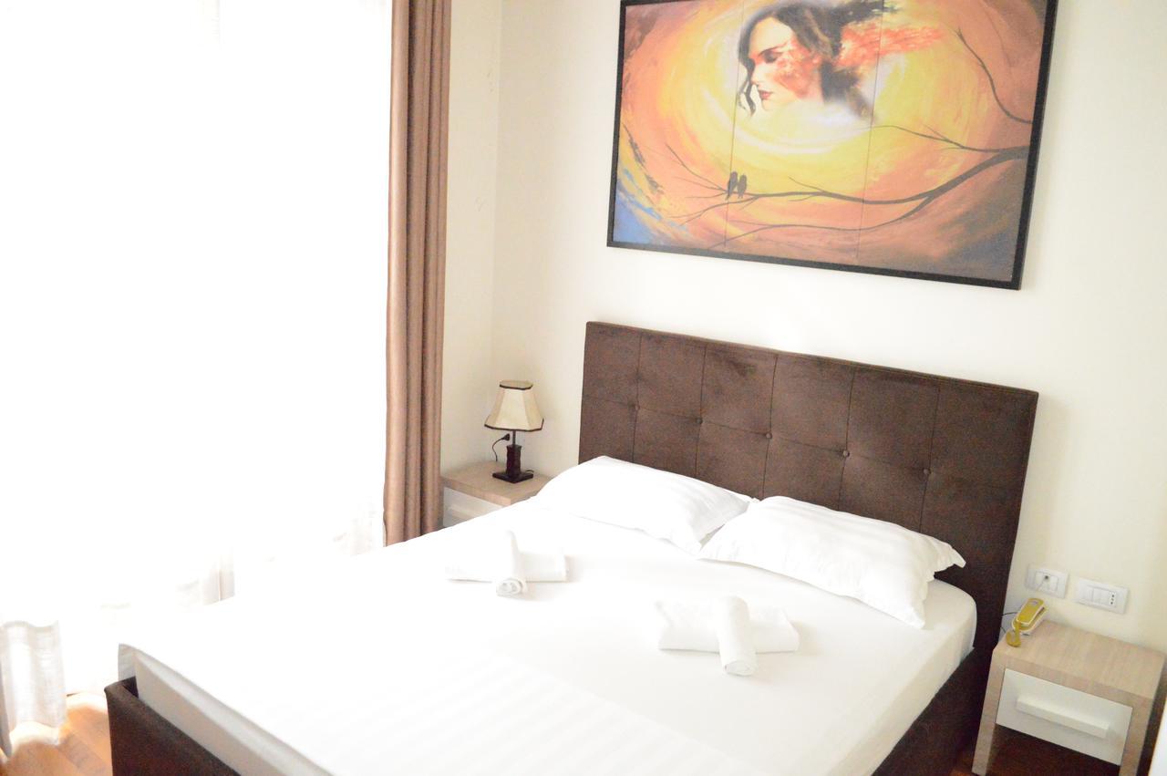 Living Hotel Tiranë Eksteriør bilde