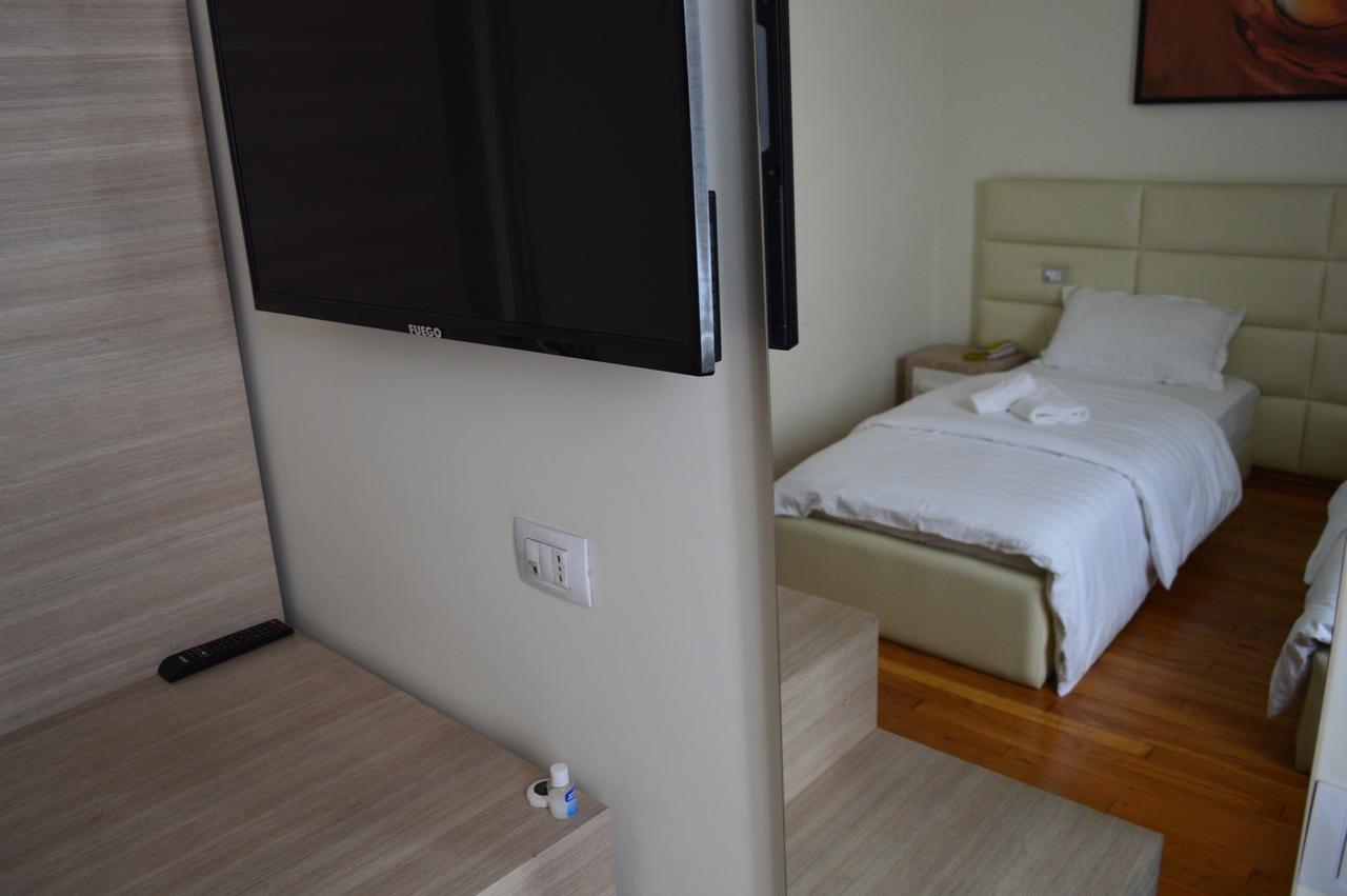 Living Hotel Tiranë Eksteriør bilde