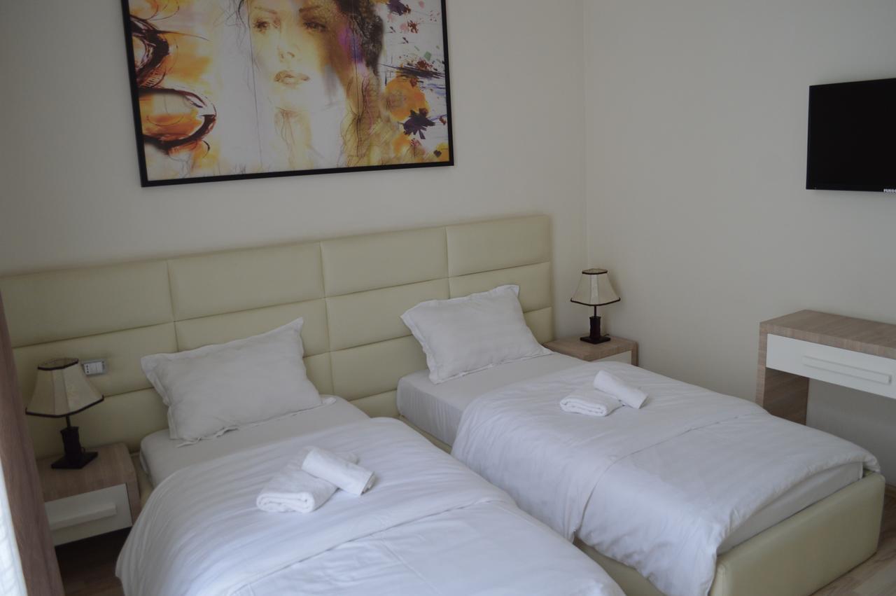 Living Hotel Tiranë Eksteriør bilde