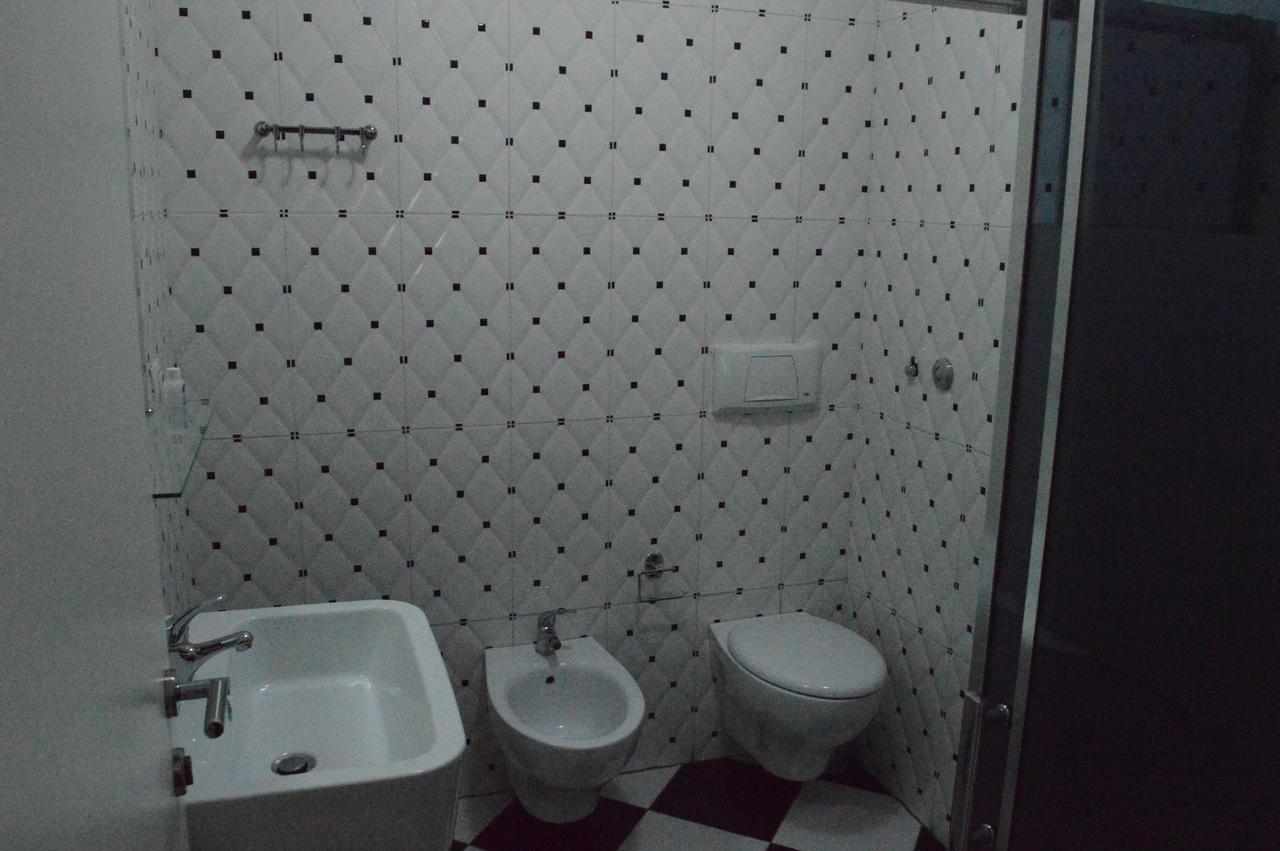 Living Hotel Tiranë Eksteriør bilde