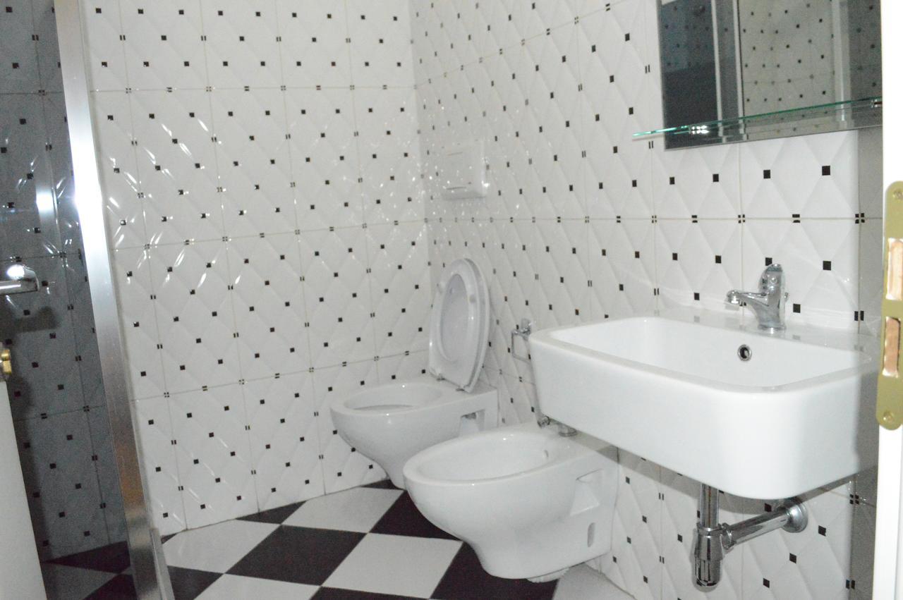 Living Hotel Tiranë Eksteriør bilde