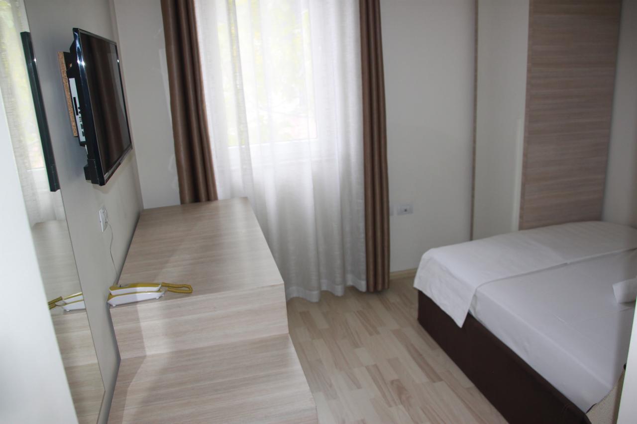 Living Hotel Tiranë Eksteriør bilde